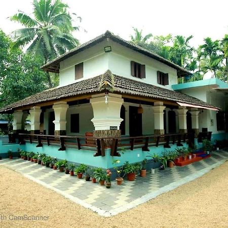 Kenoth Thaliyil Mana, Heritage Homestay Payyannur Bagian luar foto