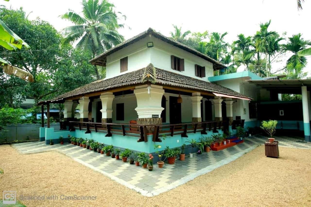 Kenoth Thaliyil Mana, Heritage Homestay Payyannur Bagian luar foto
